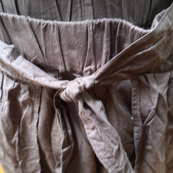 NWOT Anthropologie Lilka faux wrap cotton split leg pants. Size medium - Picture 2 of 3